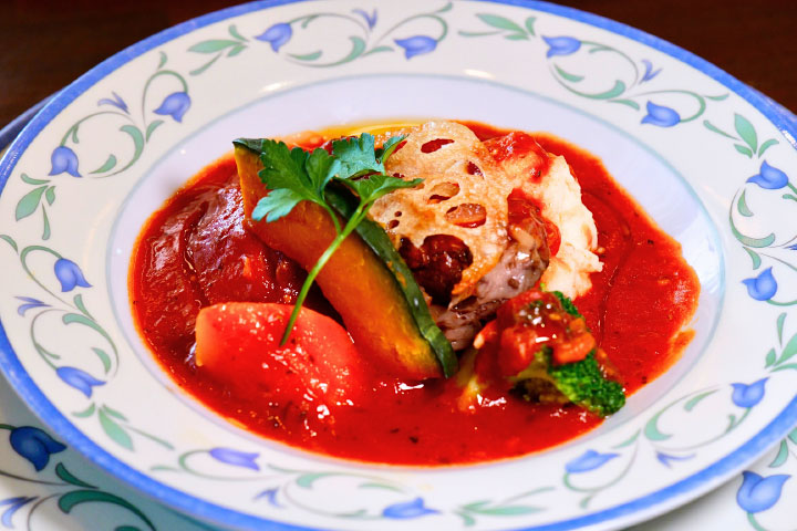 子羊のトマトソース煮込み